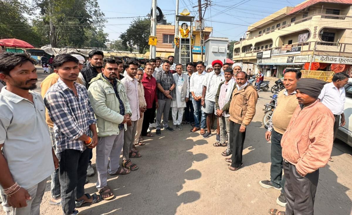 जब तक सुरज चांद रहेंगा इंदिरा तेरा नाम रहेंगा,कांग्रेस ने पुर्व प्रधानमंत्री इंदिरा गांधी की जयंती हर्षोल्लास के साथ मनाई