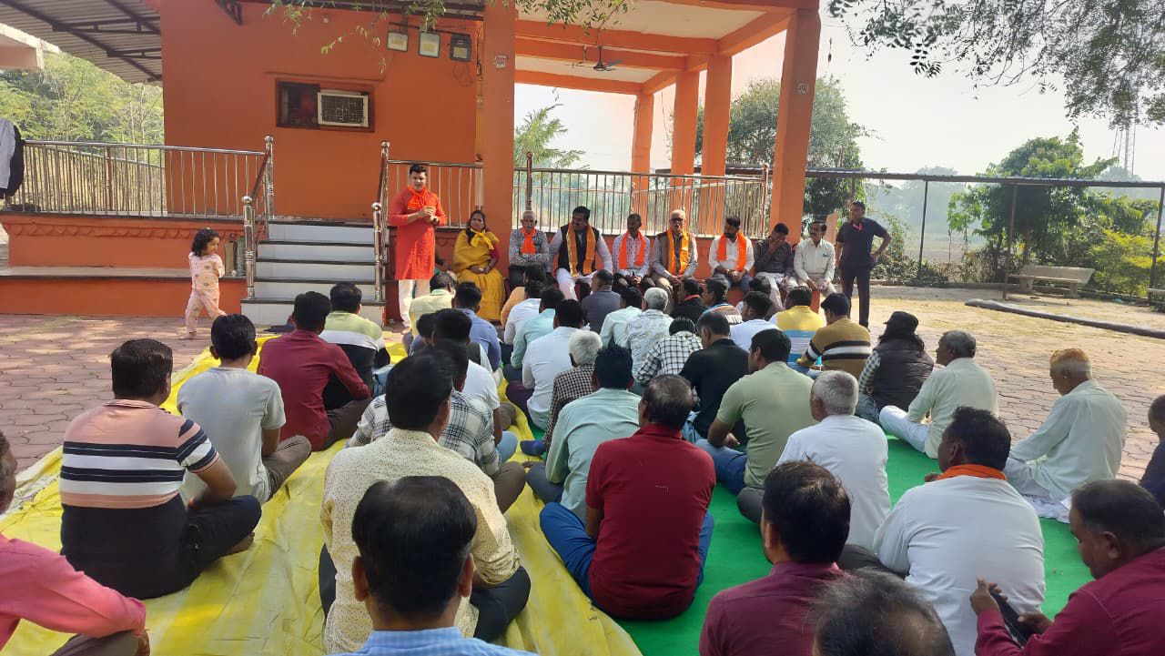 🗳️ मतदाता सूची पर फोकस! महेश्वर में भाजपा मंडल की SIR समीक्षा बैठक, विधायक राजकुमार मेव ने बूथ लेवल एजेंडों से ली जानकारी