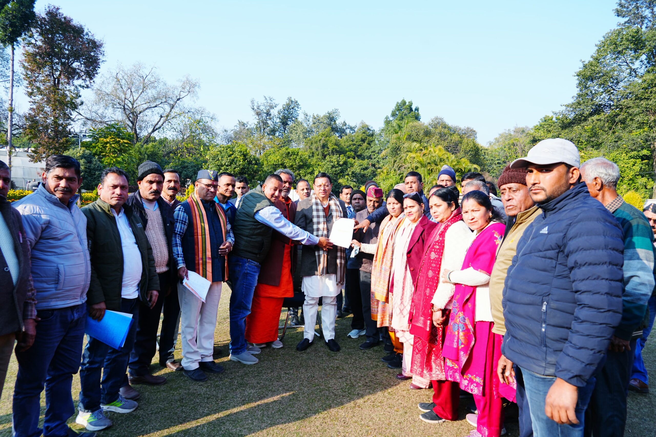 टिहरी बांध विस्थापित क्षेत्र संघर्ष समिति पथरी भाग 1 के प्रतिनिधियों ने मुख्यमंत्री से की भेंट 