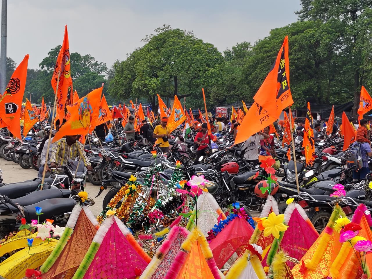 हरिद्वार पुलिस की ओर से आगामी कावड़ यात्रा 2026 में समस्त कांवड़ यात्रियों का हार्दिक स्वागत एवं आवश्यक अपील करती है पुलिस एवं जिला प्रशासन कांवड़ यात्रा को सुरक्षित, सुव्यवस्थित एवं सकुशल सम्पन्न कराने के लिए पूर्णतः प्रतिबद्ध है